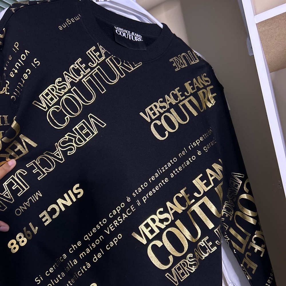 Versace Logo Foil-Print Crewneck. Size XS. 100% cotton. Super soft inside!